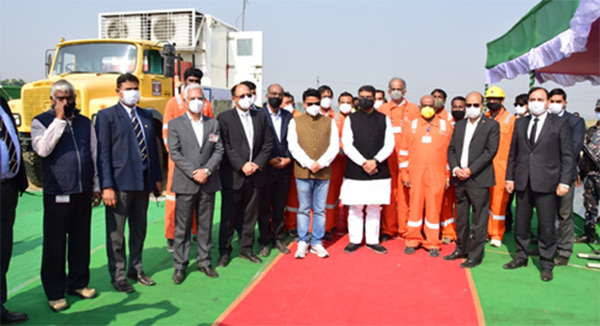 Petroleum Minister takes keen interest on geophysical activities at ONGC’s Bengal Basin