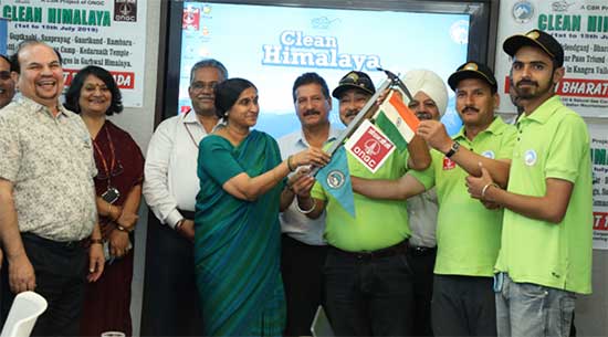Director (HR) Dr Alka Mittal flagging off the Clean Himalaya Expedition at ONGC Delhi office