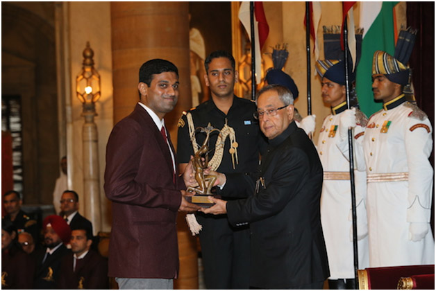V.Diju receiving Arjuna award from the President