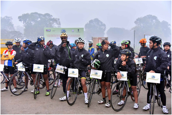 Cyclists at India gate