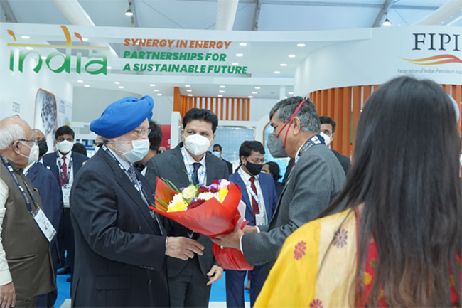 ONGC CMD Subhash Kumar welcoming Petroleum Minister Hardeep Singh Puri at ONGC Pavilion