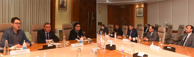 (Left) From Left: FR Head of Mongol Refinery Orgil Chuluunbaatar, Minister of Mining and Heavy Industry of Mongolia H E Yondon Gelen and Executive Director of Mongol Refinery Dr Altantsetseg Dashdavaa; (Right) From Left: Director (T&FS) OP Singh, OVL MD Alok Kumar Gupta, CMD Subhash Kumar, Director (Exploration) RK Srivastava and Director (Onshore) Anurag Sharma during the Mongolia Refinery meeting