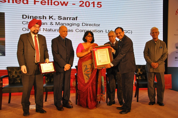 D.K. Sarraf receiving IOD Distinguished Fellowship 2015 from Rt. Hon. Baroness Verma