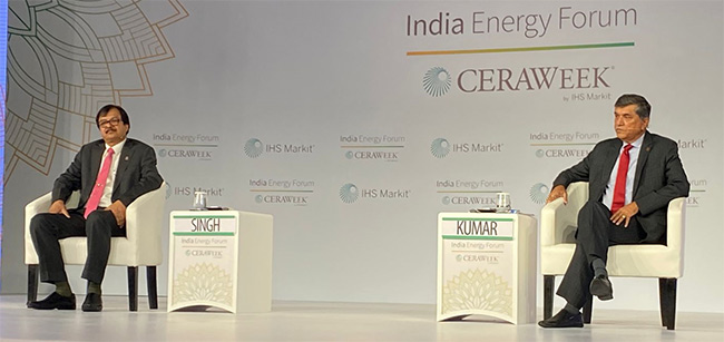 ONGC CMD Subhash Kumar (right) and Petronet LNG MD & CEO Akshay Kumar Singh at India Energy Forum