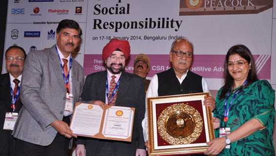 H.E. Kerala Governor Mr. Nikhil Kumar hands over the Golden Peacock Award<br>
for Corporate Social Responsibility to ONGC Head CSR Ms. Vaneeta Kumar (extreme right) H.E. Kerala Governor Mr. Nikhil Kumar hands over the Golden Peacock Award<br>
for Corporate Social Responsibility to ONGC Head CSR Ms. Vaneeta Kumar (extreme right)