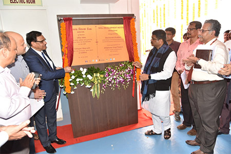 Unveiling of plaque during the inauguration of SDI, Ahmedabad