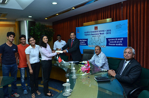 ONGC CMD D. K. Sarraf handing over prizes to enthusiastic students.Also seen ONGC CVO A. K. Ambasht and Director (Finance)
A. K. Srinivasan (on extreme right)