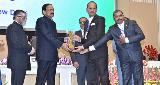CGM (D) and Head Drilling Services KDN Ramakumar and Joint Secretary of ONG Mazdoor Sangh DR Chauhan receiving the award from Vice-President Venkaiah Naidu for Lowest Injury Frequency Rate (LIFR) per Lakh Manshift, for the Year 2015