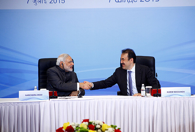 Indian PM NarendraModi and Kazakhstan PM Karim Massimov congratulating each other