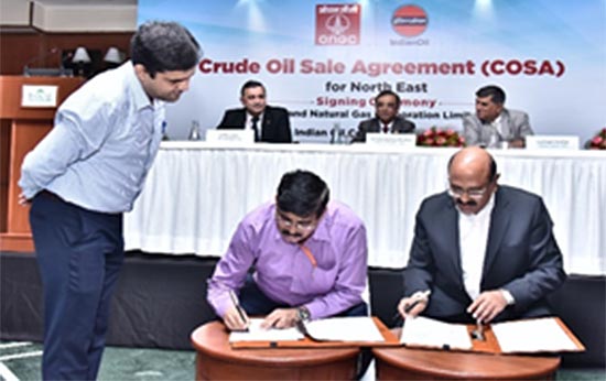 SM Ukey and Sanjay Kumar signing the agreement