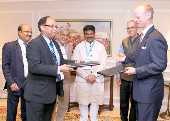 The MoU being exchanged by ONGC Director (Exploration) RK Srivastava (left) and EXXON-Mobil CEO, South Asia  William P Davis (right); Petroleum Minister Dharmendra Pradhan (center), ONGC CMD Shashi Shanker (extreme left) and Petroleum Secretary M M Kutty (third from left) rejoice
