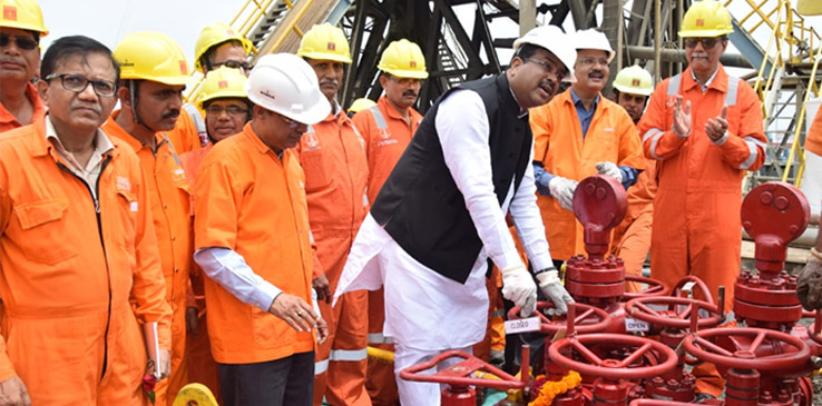 Petroleum Minister visits ONGC Ankleswar Asset; puts well to production
