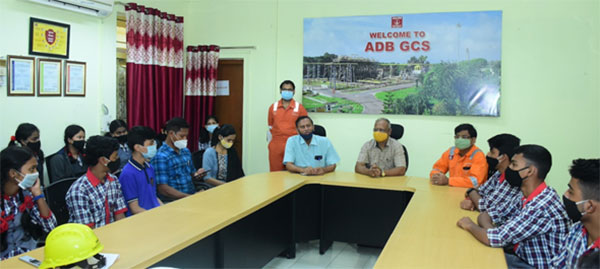 Students’ being briefed on ONGC Tripura Asset’s oil-field Installation