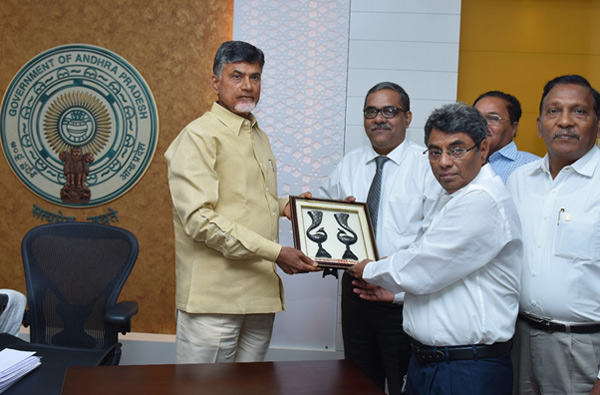 Asset Manager presenting a memento to Hon’ble Chief Minister