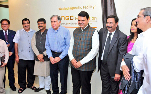 (L-R) D D Misra, Nitin Gadkari, Dharmendra Pradhan, Ratan Tata and Devendra Fadnavis along with project implementation partners during inauguration of the Radiodiagnostic facility at the National Cancer Institute at Nagpur.