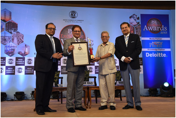 Director HR D D Misra (2nd from left) receiving the award for excellence in CSR and Sustainability on behalf of ONGC