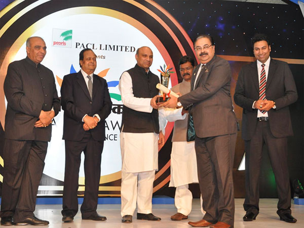 India Pride Award to OVL; Chairman Sudhir Vasudeva receives the award from HRD Minister Dr M M Pallam Raju