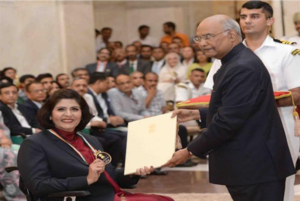 Deepa Malik receiving countries highest sports award “Rajiv Gandhi Khel Ratna”
