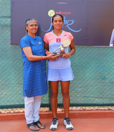 Ankita Raina with her trophy