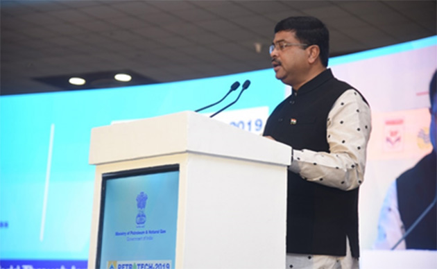 Hon'ble Minister addressing the gathering at the inaugural session