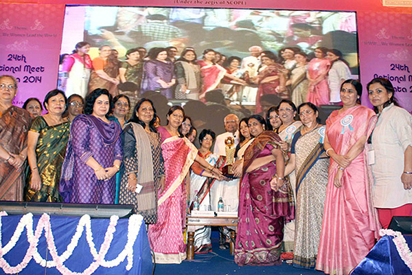 Jubilant WIPS members of ONGC receiving the award from Mr Somnath Chatterjee, Former Speaker Lok Sabha