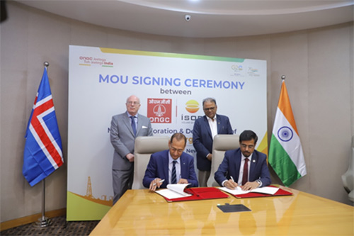 ONGC ED-Chief BD&JV, D Adhikari (right) signing MoU with Ranjit Kumar from Iceland GeoSurvey, in the presence of ONGC Chairman & CEO Arun Kumar Singh and the Ambassador of Iceland in India His Excellency Gudni Bragason (left)