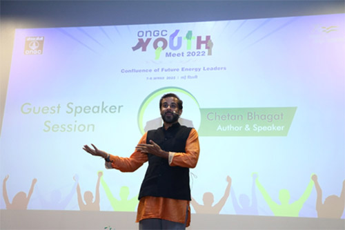 Chetan Bhagat addressing young officers during Youth Meet 2022