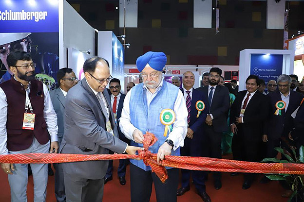 Honorable Minister of Petroleum and Natural Gas Hardeep Singh Puri inaugurating the ONGC’s pavilion