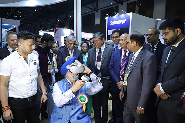 Minister of Petroleum and Natural Gas Hardeep Singh Puri taking VR experience installed at the ONGC’s pavilion