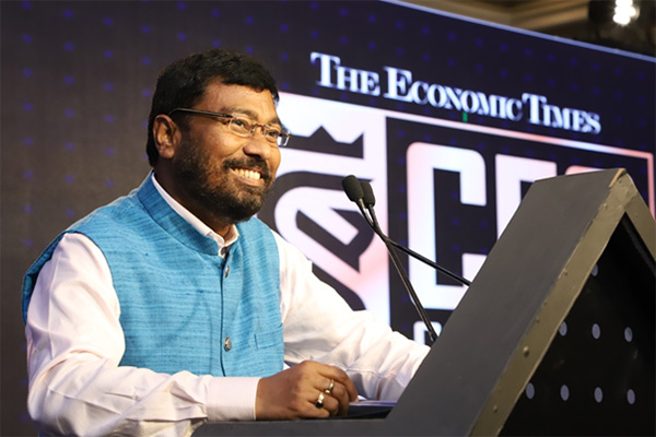 Minister Rameswar Teli delivering his address at the ET CEO Conclave 2022