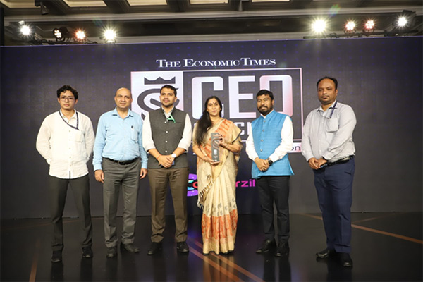 Team ONGC and MoPNG with the Inspiring CEOs of India Award