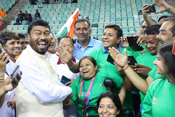Petroleum Minister of State Rameswar Teli interacting with the para athletes  