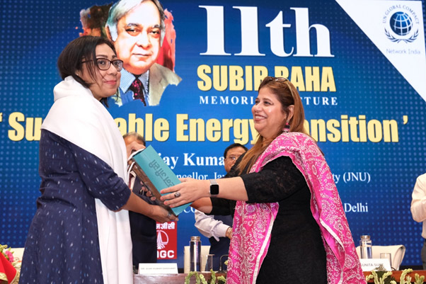 Dignitaries felicitate Miss Shuva Raha, daughter of the late Mr. Subir Raha